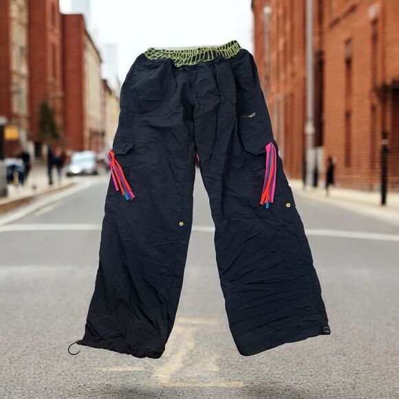 ZUMBA Cargo Capri Pants Women’s Size Large DANCE FITNESS SALSA - Picture 2 of 15